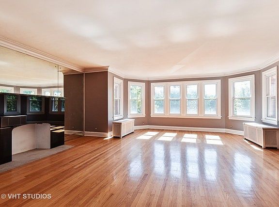 4th image of 6834 S Oglesby Ave #2