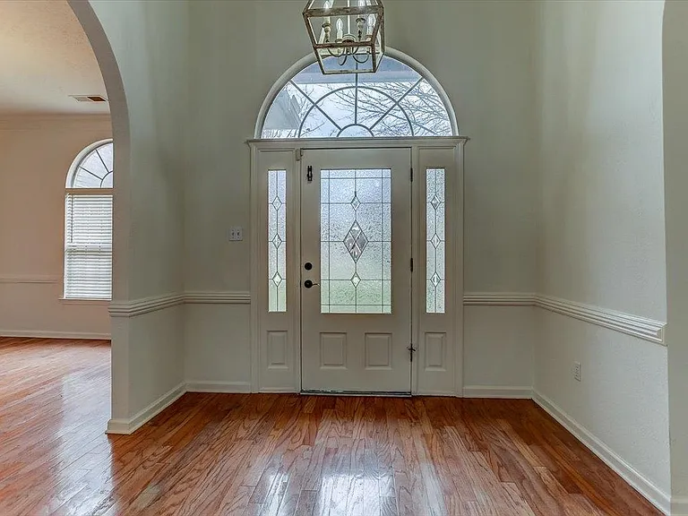 160 Cottonwood Dr — Photo 3