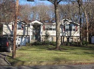 111 Breeze Ave, Ronkonkoma, NY 11779