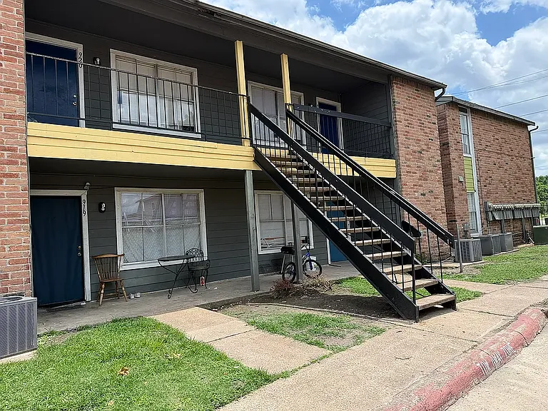 Villa Nueva Apartments — Photo 12