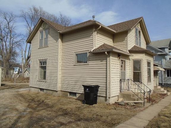 4th image of 815 3rd Ave N