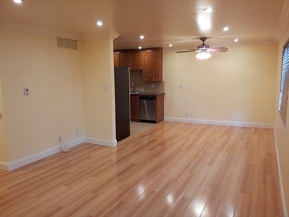 5th image of 18619 Collins St APT F9