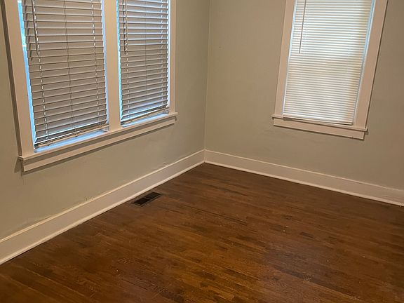 4th image of 407 NE Main St