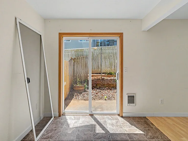 5260-5262 Springcrest Dr S — Photo 44