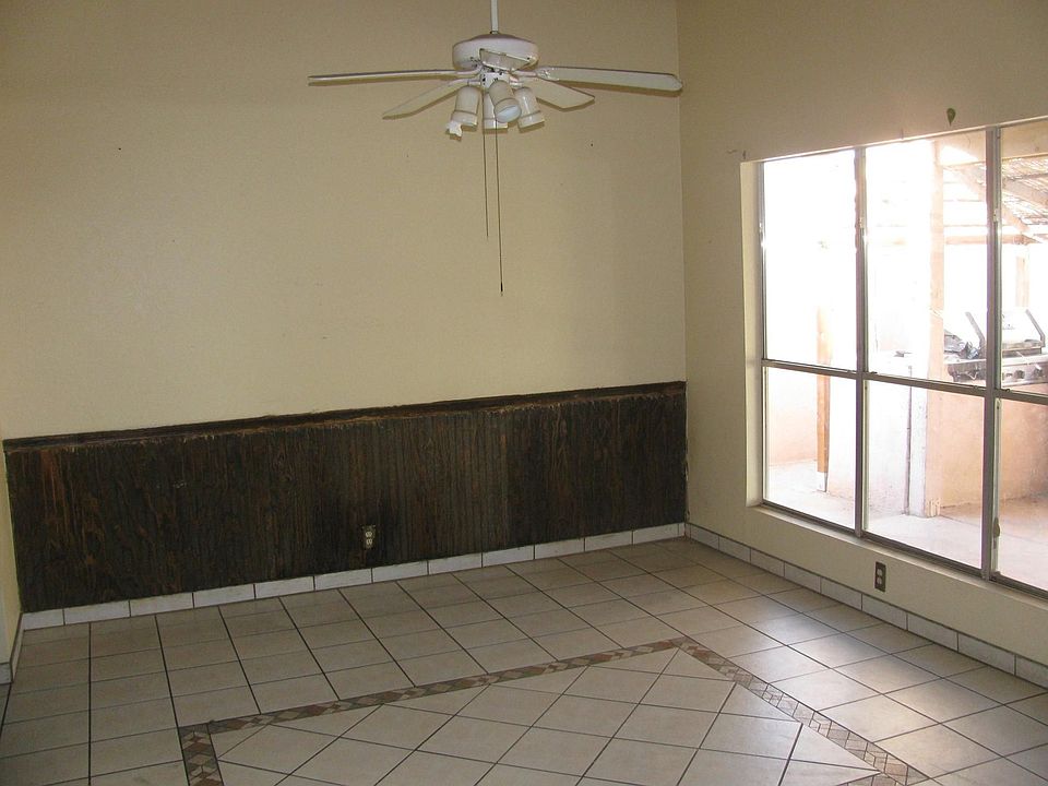 2nd image of 7226 W Laurel Ln