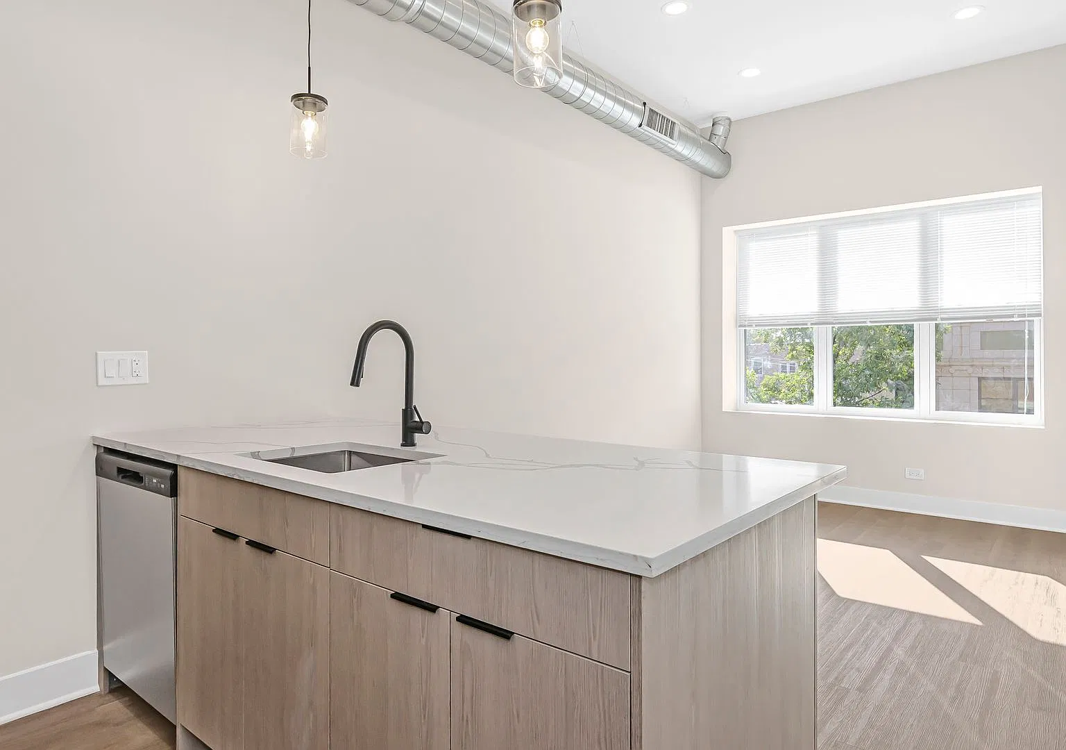 4533 N Clark St — Photo 3
