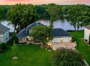 701 W River Pkwy, Champlin, MN 55316