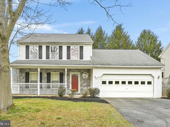 39 Manor Oaks Dr, Millersville, PA 17551