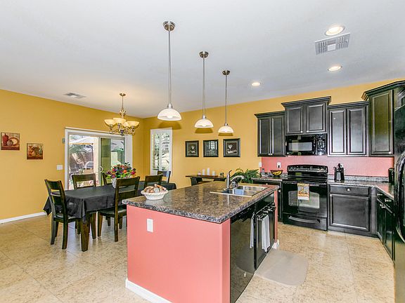3rd image of 40733 W Parkhill Dr