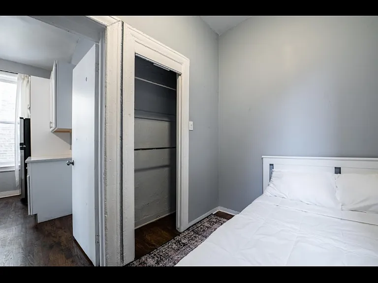 2527 W Division St #2F — Photo 12