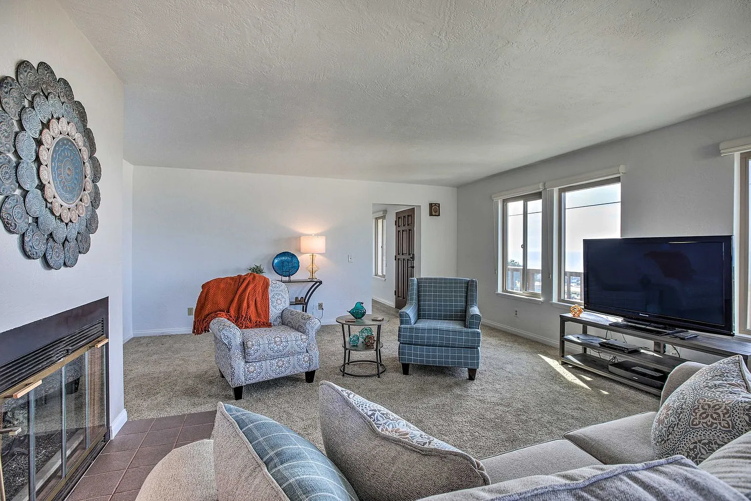 2 bed, 2.0 bath, 1646 sqft, $7,151 — Photo 3