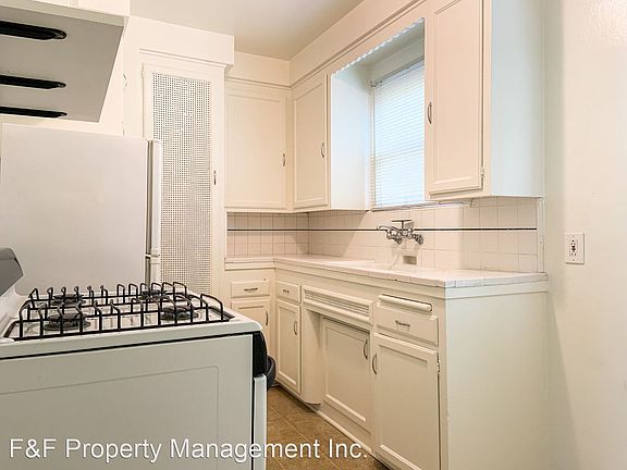 5th image of 3632 Fir St