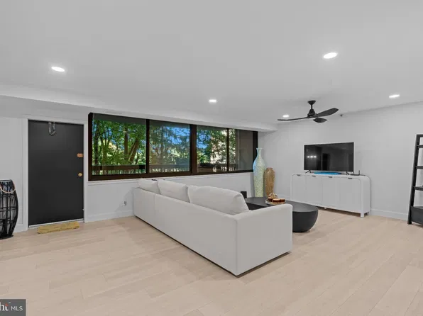 3709 S George Mason Dr APT 205E, Falls Church, VA 22041