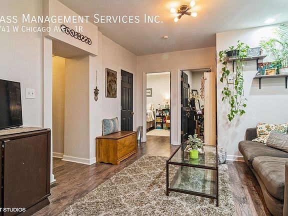 3rd image of 1741 W Chicago Ave #1R