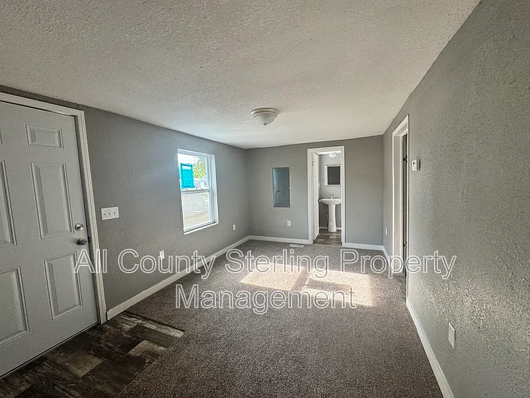 917 NE Aberdeen Ave — Photo 4