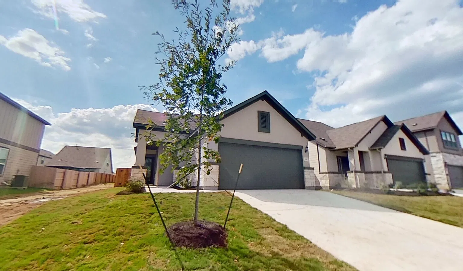 3 bed, 2.0 bath, 1373 sqft, $2,050 — Photo 2