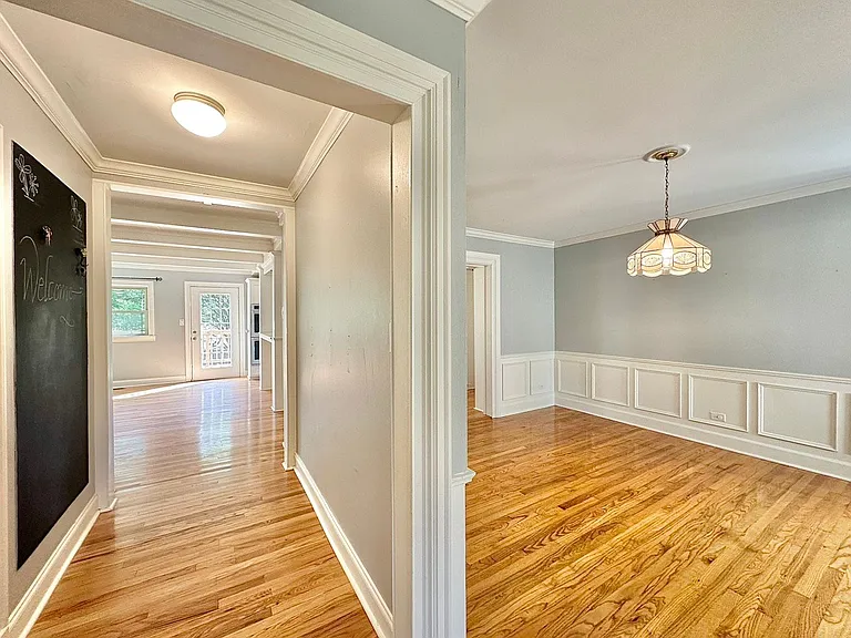 802 Hamvasy Ln — Photo 12