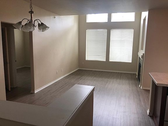 Living room/dining room