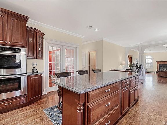 4th image of 15 Ashley Dr