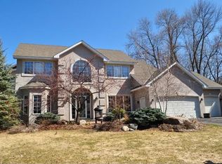 2557 Bridle Creek Trl, Chanhassen, MN 55317