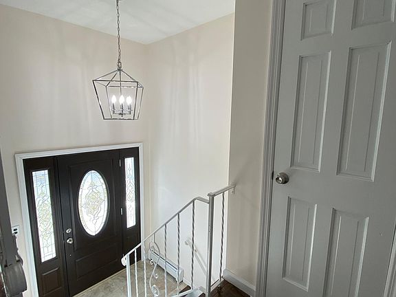 3rd image of 140 Litchfield Ave