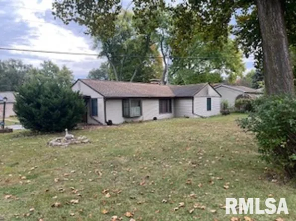 9716 N Broadway St, Peoria, IL 61615