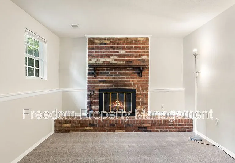 2516 Tabor Ct — Photo 29