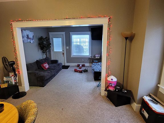 4th image of 729 Washington Memorial Dr