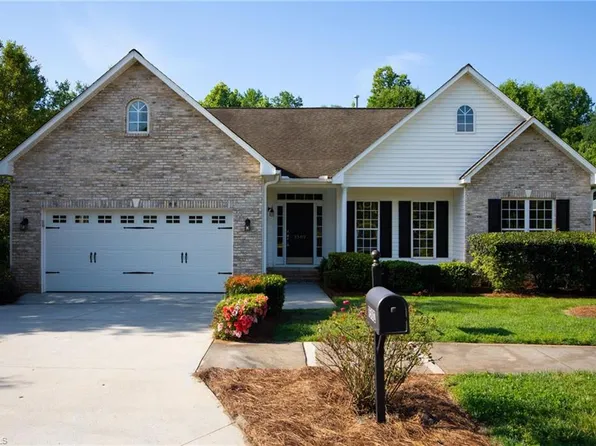 1502 Finwick Dr, Pfafftown, NC 27040