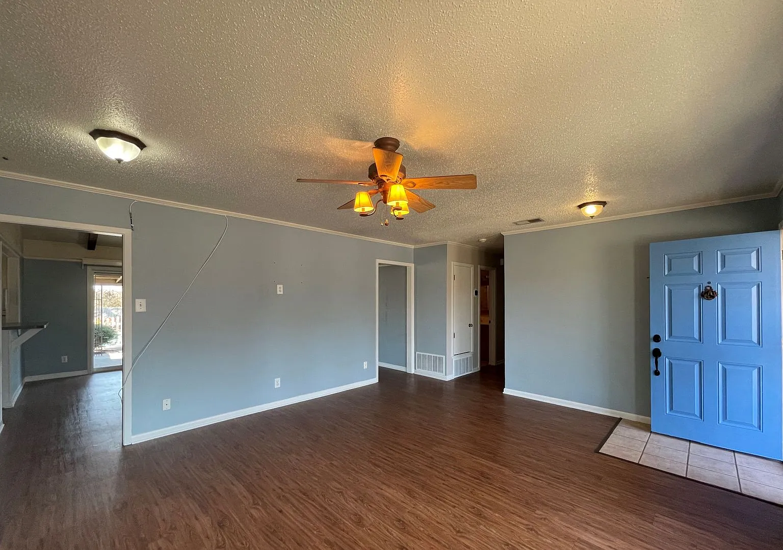 Viewable September 2nd! Pets Accepted! — Photo 3