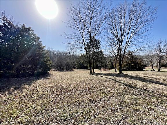 3rd image of 18 Clear Springs Ln