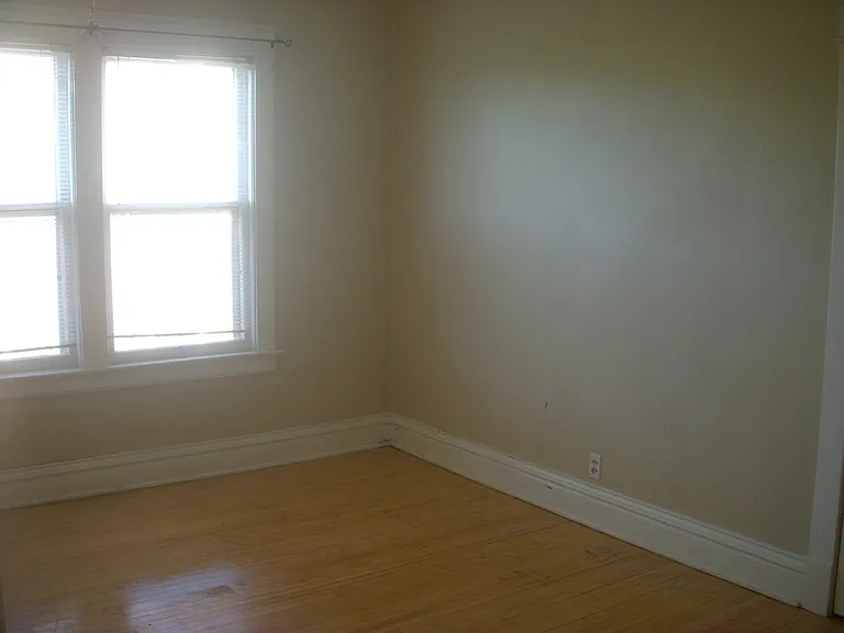 928 E 6th St #5 — Photo 9