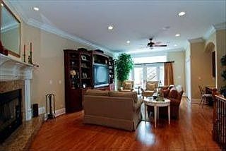 5th image of 2121 W Cuyler Ave #1