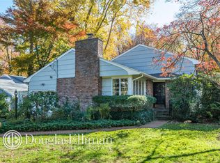 16 Millford Dr, Locust Valley, NY 11560