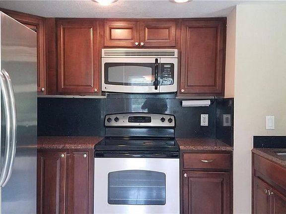 5th image of 1925 E Lake Dr