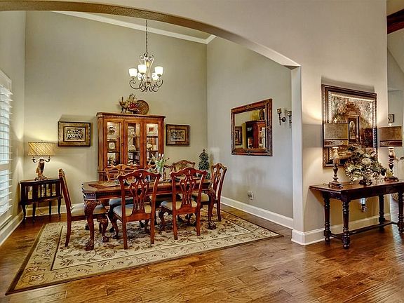 2nd image of 3601 San Paula Dr