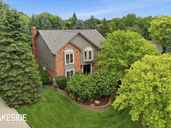 7277 Wellington Pl, Washington, MI 48094