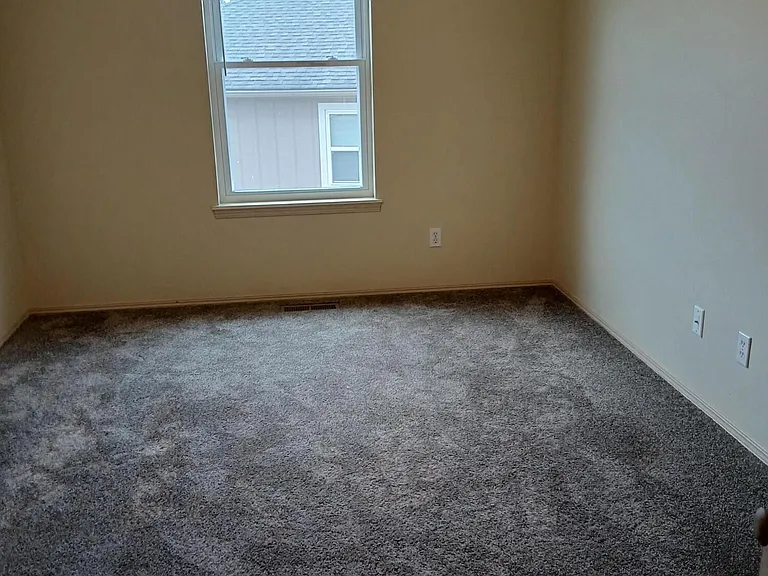 814 Forest Ave S — Photo 8