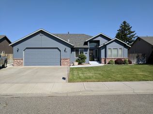 1102 W 32nd Ave, Kennewick, WA 99337