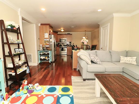 4th image of 406 Hancock St #0