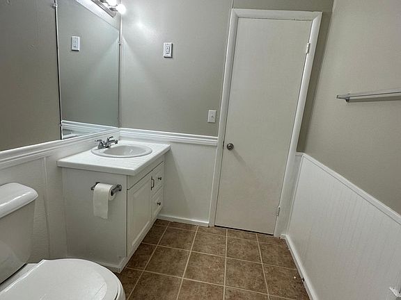 4th image of 525 E Conner St