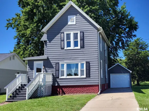 938 Maple Ave, Galesburg, IL 61401
