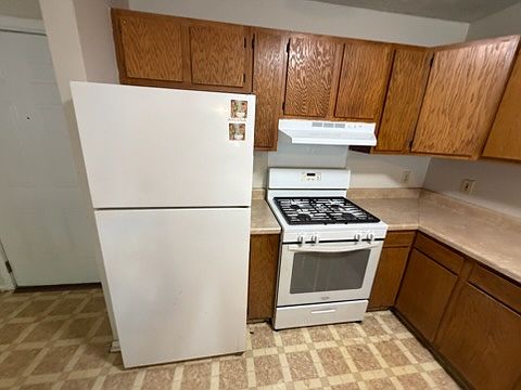 3rd image of 218 Constance Ln #4