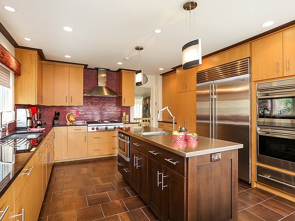 3rd image of 65 Chestnut Hill Ln