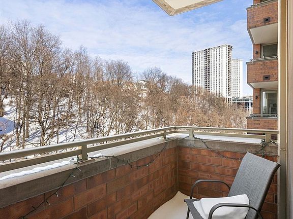 5th image of 800 Jackson St APT 712