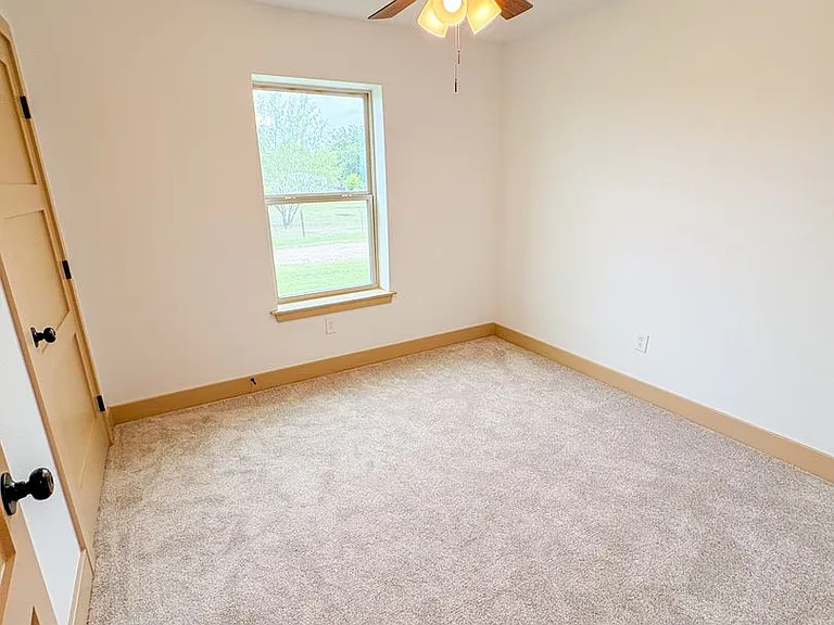 1105 E Navarro Ave — Photo 17