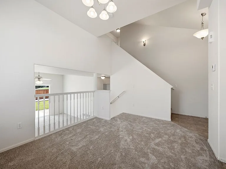 527 Stoney Brook Rd — Photo 3