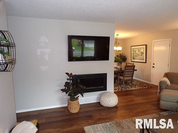 3rd image of 3212 S Hampton Dr