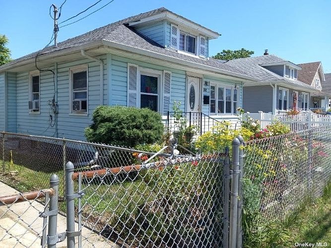 1st image of 247 E Columbia St