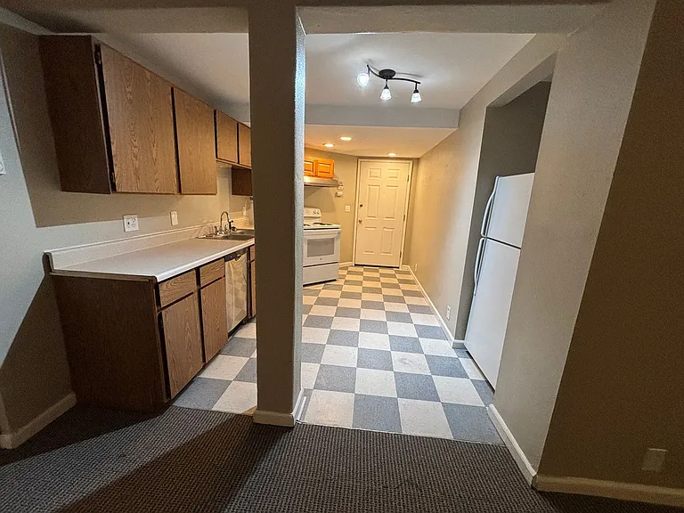 Roycroft Apartments — Photo 4